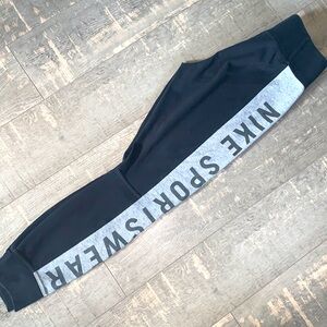 Women’s Nike leggings size medium